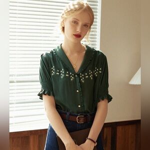 NWT Simply Retro Convallaria Floral Embroidered Puff Top